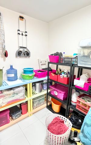 Apartamento à venda com 120m², 3 quartos e 3 vagas Apartamento à venda com 120m², 3 quartos e 3 vagasDespensa