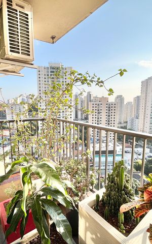 Apartamento à venda com 120m², 3 quartos e 3 vagas Apartamento à venda com 120m², 3 quartos e 3 vagasVaranda da Sala