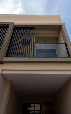 Casa à venda com 171m², 3 quartos e 2 vagasFachada