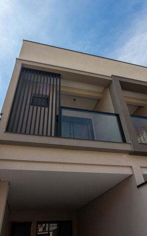 Casa à venda com 171m², 3 quartos e 2 vagasFachada
