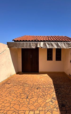 Casa à venda com 245m², 4 quartos e 3 vagas Casa à venda com 245m², 4 quartos e 3 vagasSacada de Serviço
