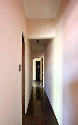 Casa à venda com 245m², 4 quartos e 3 vagas Casa à venda com 245m², 4 quartos e 3 vagasAcesso aos Quartos