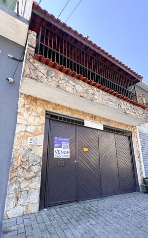 Casa à venda com 245m², 4 quartos e 3 vagas Casa à venda com 245m², 4 quartos e 3 vagasFachada