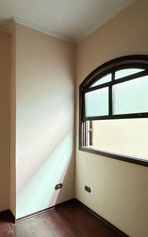 Casa à venda com 245m², 4 quartos e 3 vagas Casa à venda com 245m², 4 quartos e 3 vagasQuarto 1