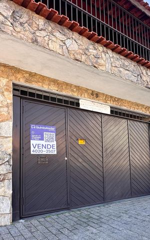 Casa à venda com 245m², 4 quartos e 3 vagas Casa à venda com 245m², 4 quartos e 3 vagasFachada