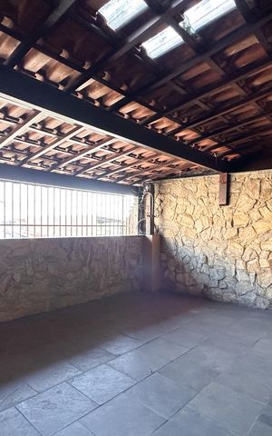 Casa à venda com 245m², 4 quartos e 3 vagas Casa à venda com 245m², 4 quartos e 3 vagasSacada
