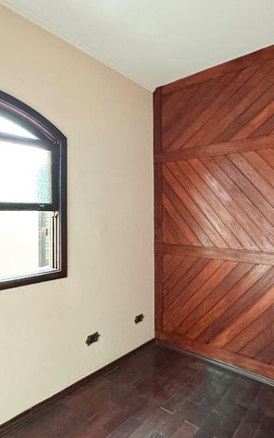 Casa à venda com 245m², 4 quartos e 3 vagas Casa à venda com 245m², 4 quartos e 3 vagasQuarto 1