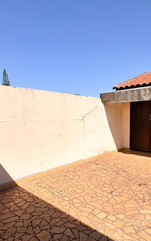 Casa à venda com 245m², 4 quartos e 3 vagas Casa à venda com 245m², 4 quartos e 3 vagasSacada de Serviço