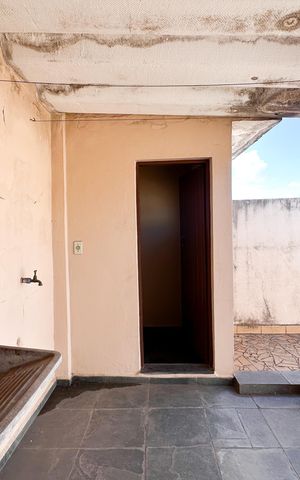 Casa à venda com 245m², 4 quartos e 3 vagas Casa à venda com 245m², 4 quartos e 3 vagasÁrea de Serviço 2