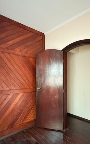 Casa à venda com 245m², 4 quartos e 3 vagas Casa à venda com 245m², 4 quartos e 3 vagasQuarto 1