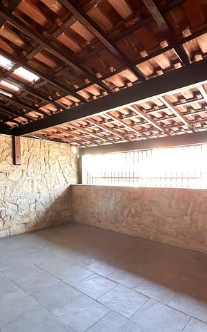 Casa à venda com 245m², 4 quartos e 3 vagas Casa à venda com 245m², 4 quartos e 3 vagasSacada
