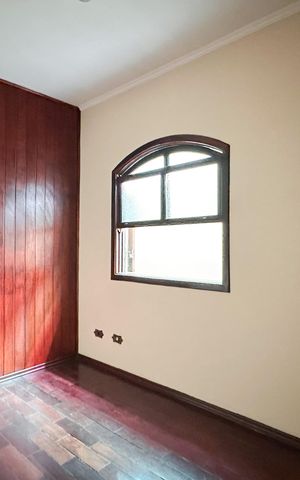 Casa à venda com 245m², 4 quartos e 3 vagas Casa à venda com 245m², 4 quartos e 3 vagasQuarto 2