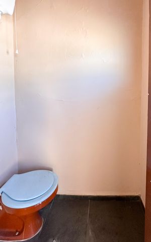 Casa à venda com 245m², 4 quartos e 3 vagas Casa à venda com 245m², 4 quartos e 3 vagasBanheiro de serviço
