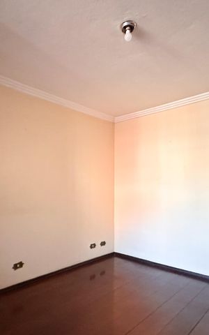 Casa à venda com 245m², 4 quartos e 3 vagas Casa à venda com 245m², 4 quartos e 3 vagasQuarto 1