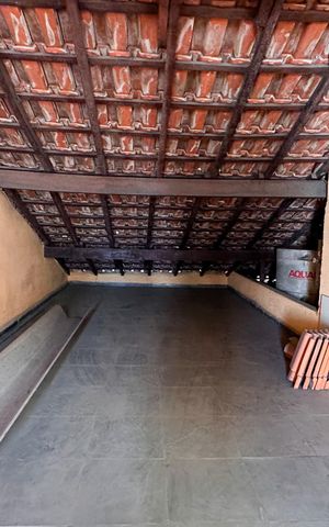 Casa à venda com 245m², 4 quartos e 3 vagas Casa à venda com 245m², 4 quartos e 3 vagasSótão