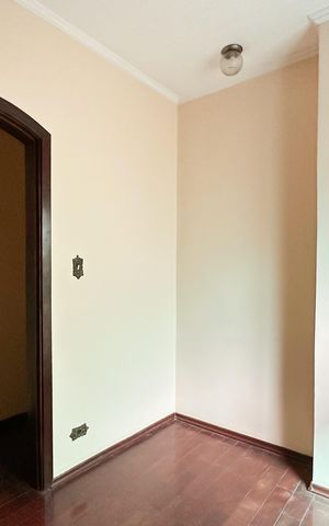 Casa à venda com 245m², 4 quartos e 3 vagas Casa à venda com 245m², 4 quartos e 3 vagasQuarto 1
