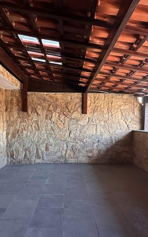 Casa à venda com 245m², 4 quartos e 3 vagas Casa à venda com 245m², 4 quartos e 3 vagasSacada