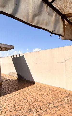 Casa à venda com 245m², 4 quartos e 3 vagas Casa à venda com 245m², 4 quartos e 3 vagasSacada de Serviço
