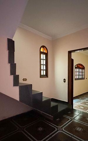 Casa à venda com 245m², 4 quartos e 3 vagas Casa à venda com 245m², 4 quartos e 3 vagasCopa