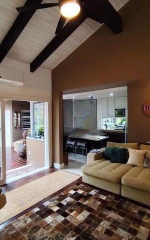 Casa para alugar com 326m², 3 quartos e 2 vagasSala