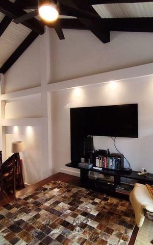 Casa para alugar com 326m², 3 quartos e 2 vagasSala