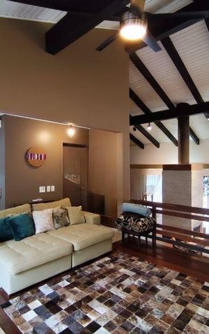 Casa para alugar com 326m², 3 quartos e 2 vagasSala