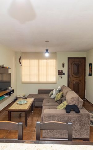 Casa à venda com 256m², 3 quartos e 1 vaga Casa à venda com 256m², 3 quartos e 1 vagaSala