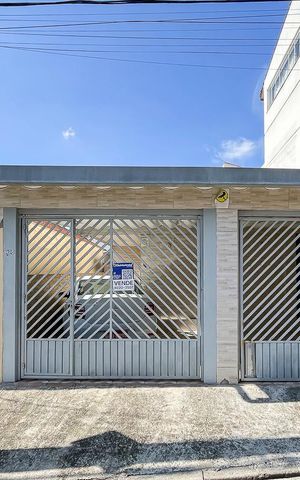 Casa à venda com 91m², 2 quartos e 2 vagasFachada + plaquinha 