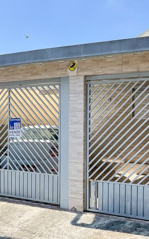 Casa à venda com 91m², 2 quartos e 2 vagasFachada + plaquinha 