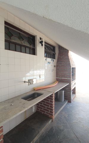 Casa à venda com 497m², 5 quartos e 4 vagasArea Gourmet