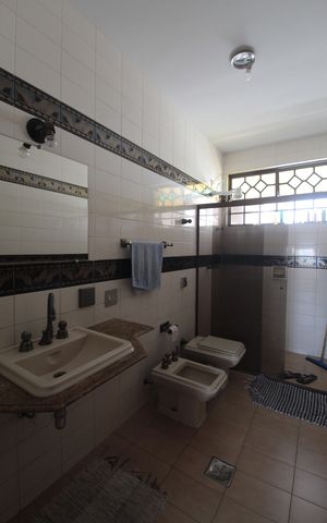 Casa à venda com 497m², 5 quartos e 4 vagasBanheiro Social