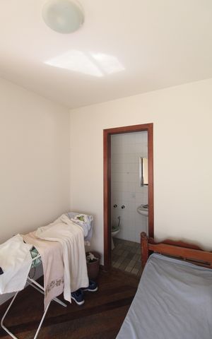 Casa à venda com 497m², 5 quartos e 4 vagasQuarto de Serviço