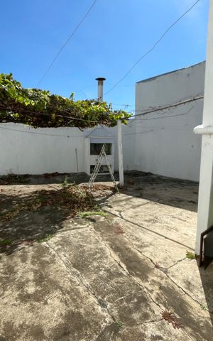 Casa à venda com 250m², 2 quartos e 2 vagas Casa à venda com 250m², 2 quartos e 2 vagasQuintal