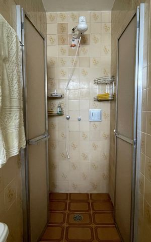 Casa à venda com 250m², 2 quartos e 2 vagas Casa à venda com 250m², 2 quartos e 2 vagasBanheiro