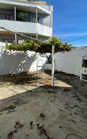 Casa à venda com 250m², 2 quartos e 2 vagas Casa à venda com 250m², 2 quartos e 2 vagasQuintal