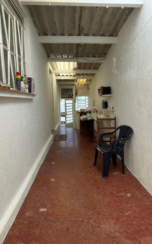Casa à venda com 250m², 2 quartos e 2 vagas Casa à venda com 250m², 2 quartos e 2 vagasCorredor