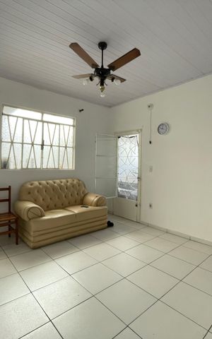 Casa à venda com 250m², 2 quartos e 2 vagas Casa à venda com 250m², 2 quartos e 2 vagasSala