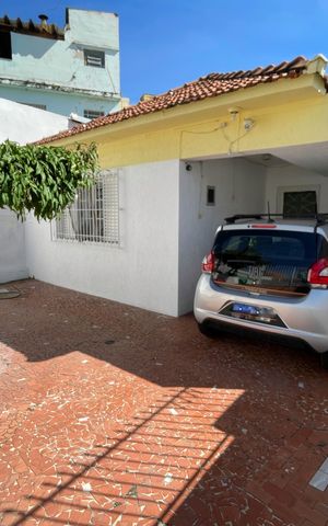 Casa à venda com 250m², 2 quartos e 2 vagas Casa à venda com 250m², 2 quartos e 2 vagasGaragem