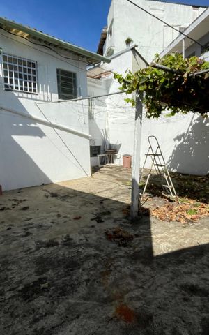 Casa à venda com 250m², 2 quartos e 2 vagas Casa à venda com 250m², 2 quartos e 2 vagasQuintal