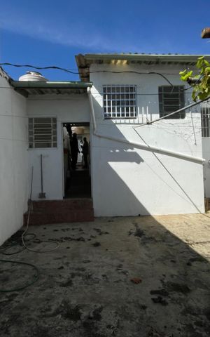 Casa à venda com 250m², 2 quartos e 2 vagas Casa à venda com 250m², 2 quartos e 2 vagasQuintal