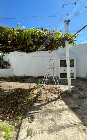 Casa à venda com 250m², 2 quartos e 2 vagas Casa à venda com 250m², 2 quartos e 2 vagasQuintal