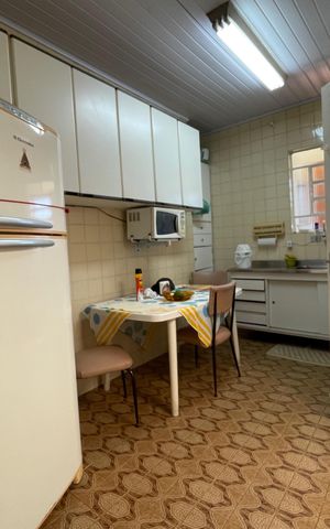 Casa à venda com 250m², 2 quartos e 2 vagas Casa à venda com 250m², 2 quartos e 2 vagasCozinha - Armários