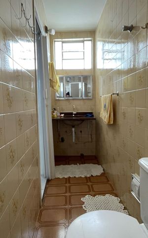Casa à venda com 250m², 2 quartos e 2 vagas Casa à venda com 250m², 2 quartos e 2 vagasBanheiro