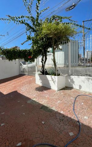 Casa à venda com 250m², 2 quartos e 2 vagas Casa à venda com 250m², 2 quartos e 2 vagasGaragem