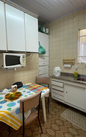 Casa à venda com 250m², 2 quartos e 2 vagas Casa à venda com 250m², 2 quartos e 2 vagasCozinha - Armários