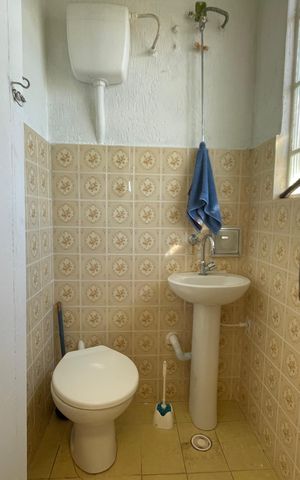 Casa à venda com 250m², 2 quartos e 2 vagas Casa à venda com 250m², 2 quartos e 2 vagasLavabo