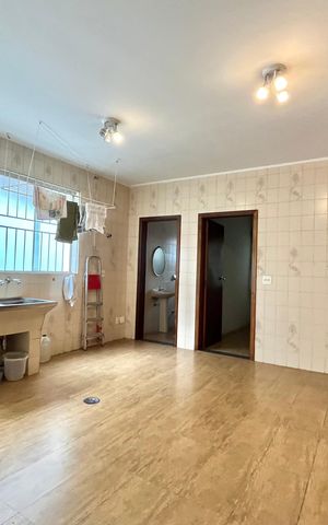 Casa para alugar com 750m², 5 quartos e 8 vagasÁrea de Serviço
