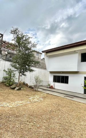 Casa para alugar com 750m², 5 quartos e 8 vagasQuintal