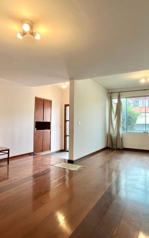 Casa para alugar com 750m², 5 quartos e 8 vagasSala