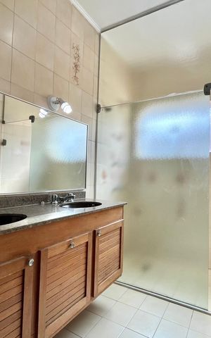 Casa para alugar com 750m², 5 quartos e 8 vagasBanheiro da Suíte 1